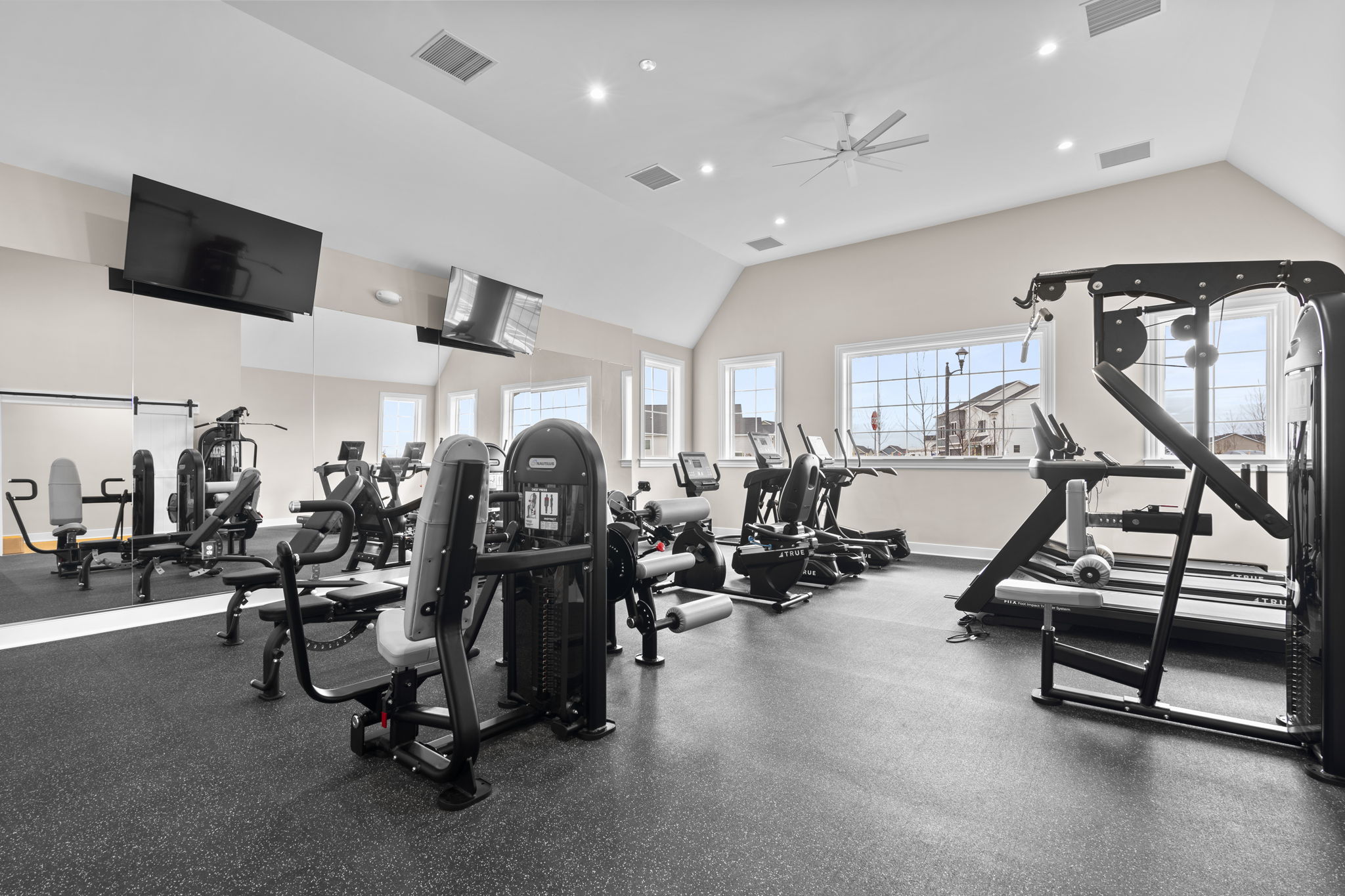 26_HiattPointe_Clubhouse