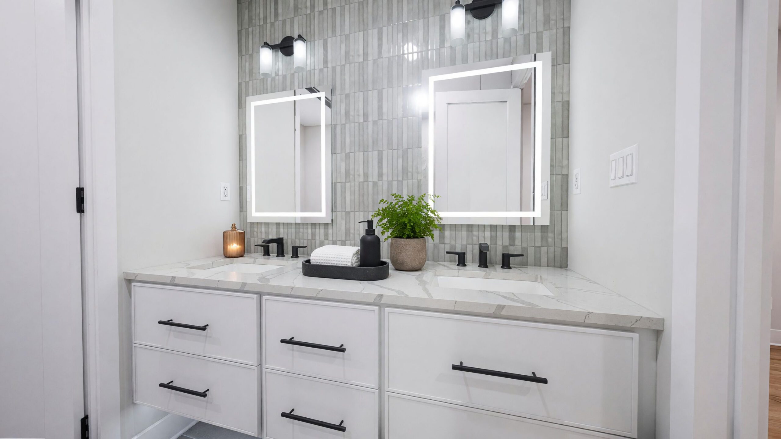 10_BannerHeights_PrimaryBath_Staged