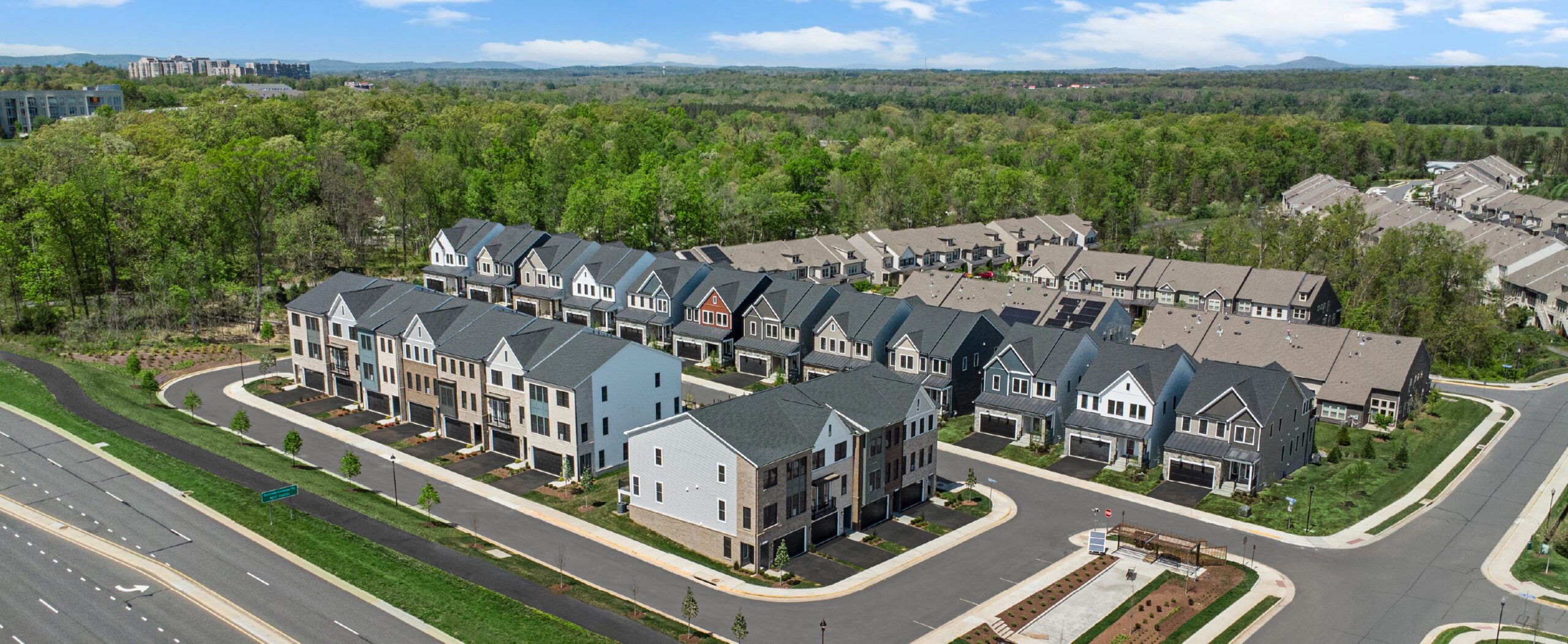 LexingtonSquare_Hero_032726__Desktop1